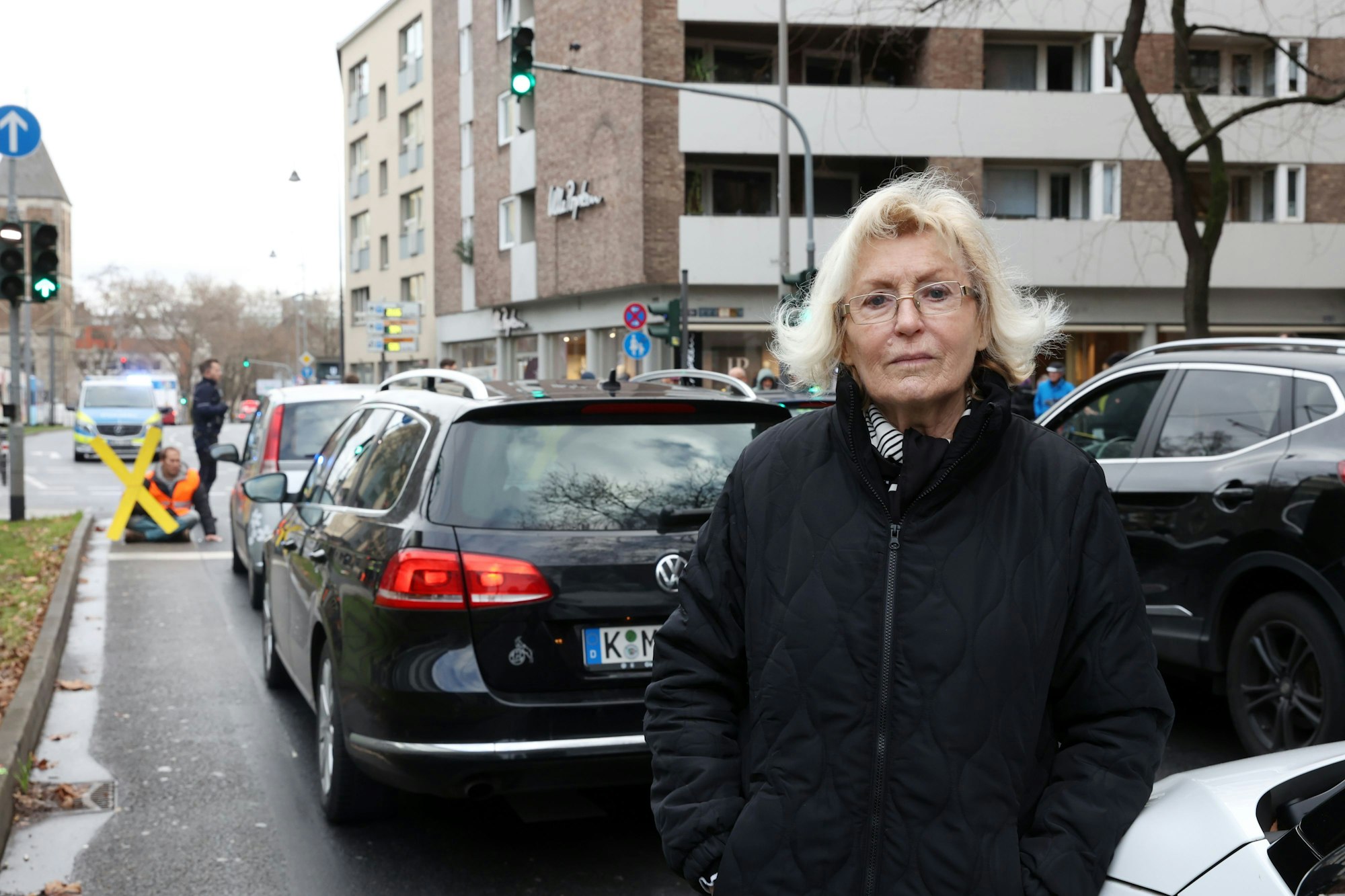 Sonja Geilen steht wegen der Demo im Stau.