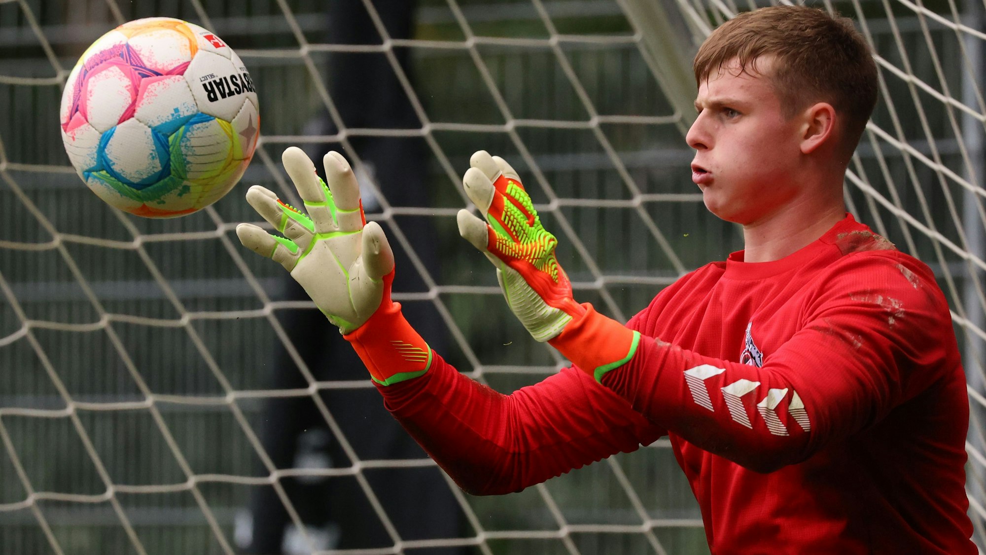 22.09.2022, Köln: SPORT - Fußball-Bundesliga - 1. FC Köln - Training der Profis des 1. FC Köln am Geißbockheim in Köln - FC-Torhüter Jonas Urbig. Foto: Thilo Schmülgen