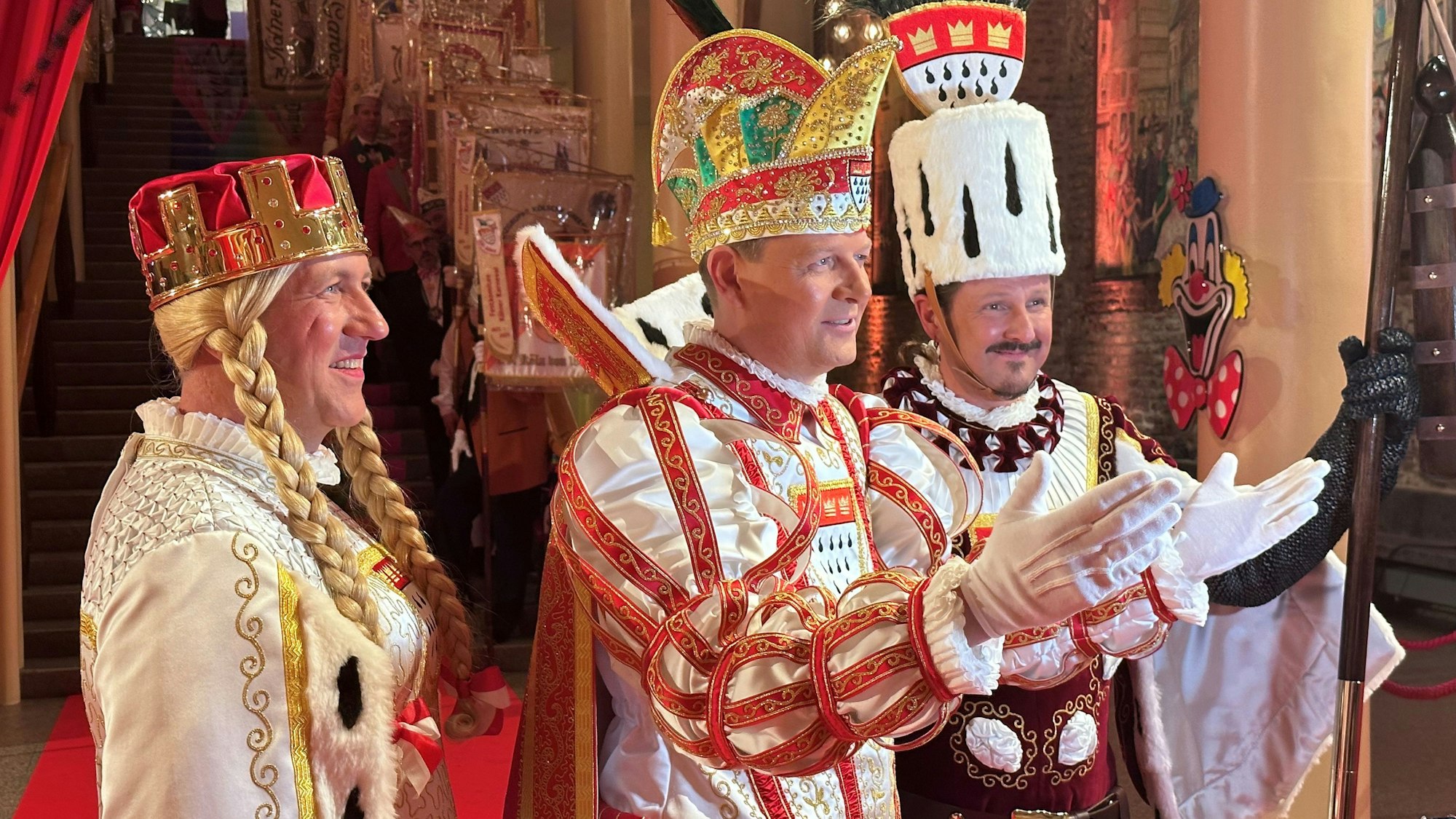 06.01.2023, Köln: Proklamation pripro Dreigestirn Jungfrau Agrippina, Andre fahnenbruck, Prinz Boris I., Boris Müller, Bauer Marco Schneefeld (v.l.) Foto: Stefan Worring