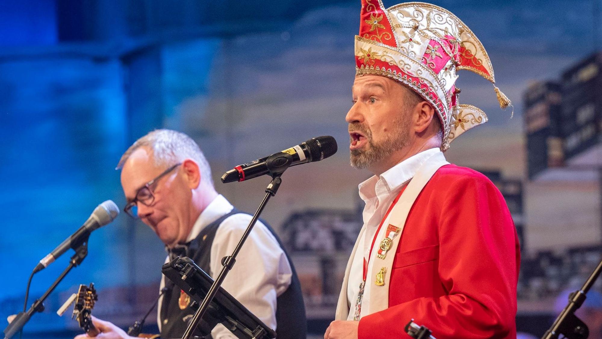 Herrengedeck (J.P. Weber, Martin Schopps, Volker Weininger,
Michael Knipprath) bei der Prinzenproklamation Kölner Dreigestirn im Gürzenich.