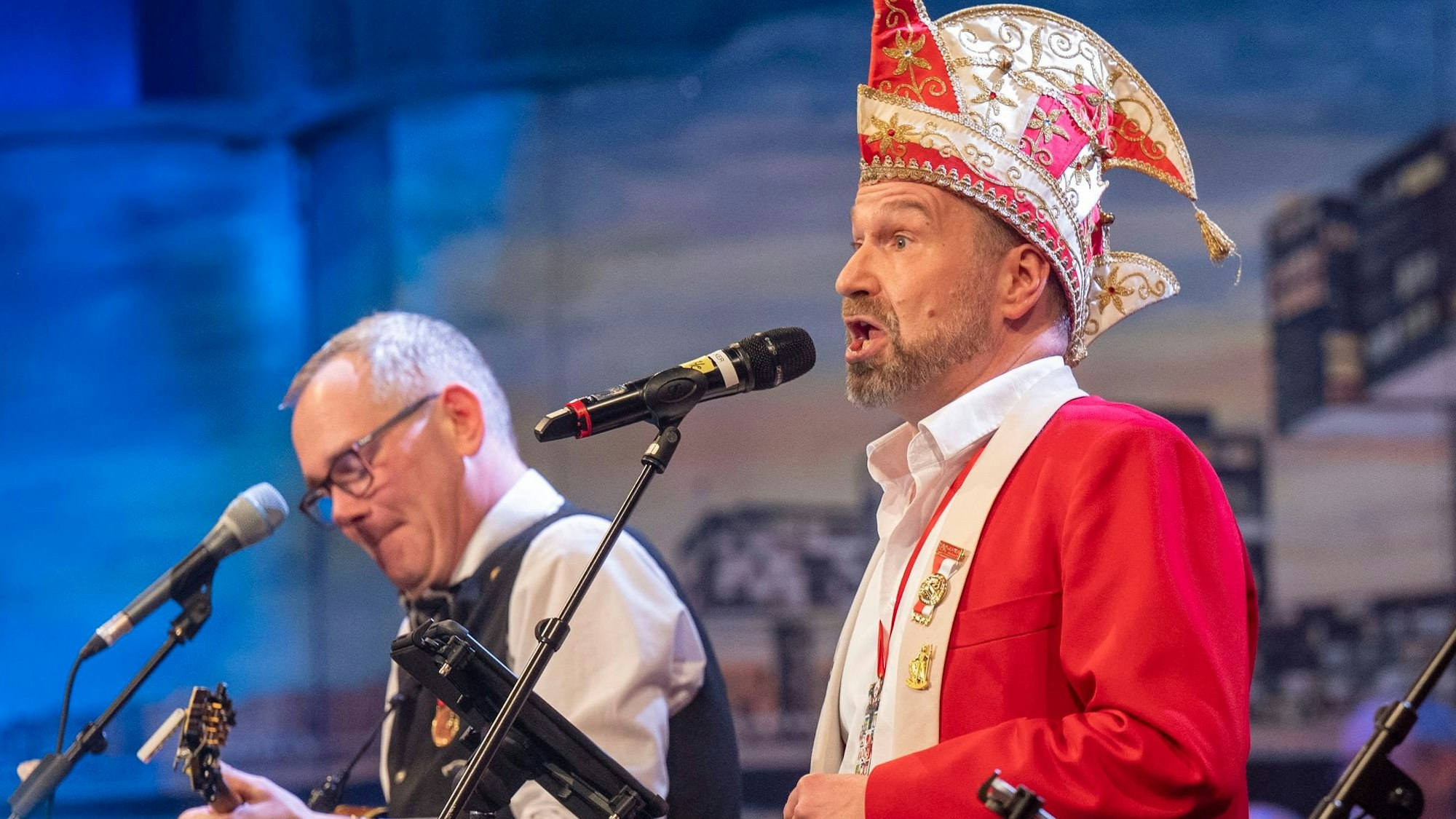 Herrengedeck (J.P. Weber, Martin Schopps, Volker Weininger,
Michael Knipprath) bei der Prinzenproklamation Kölner Dreigestirn im Gürzenich.