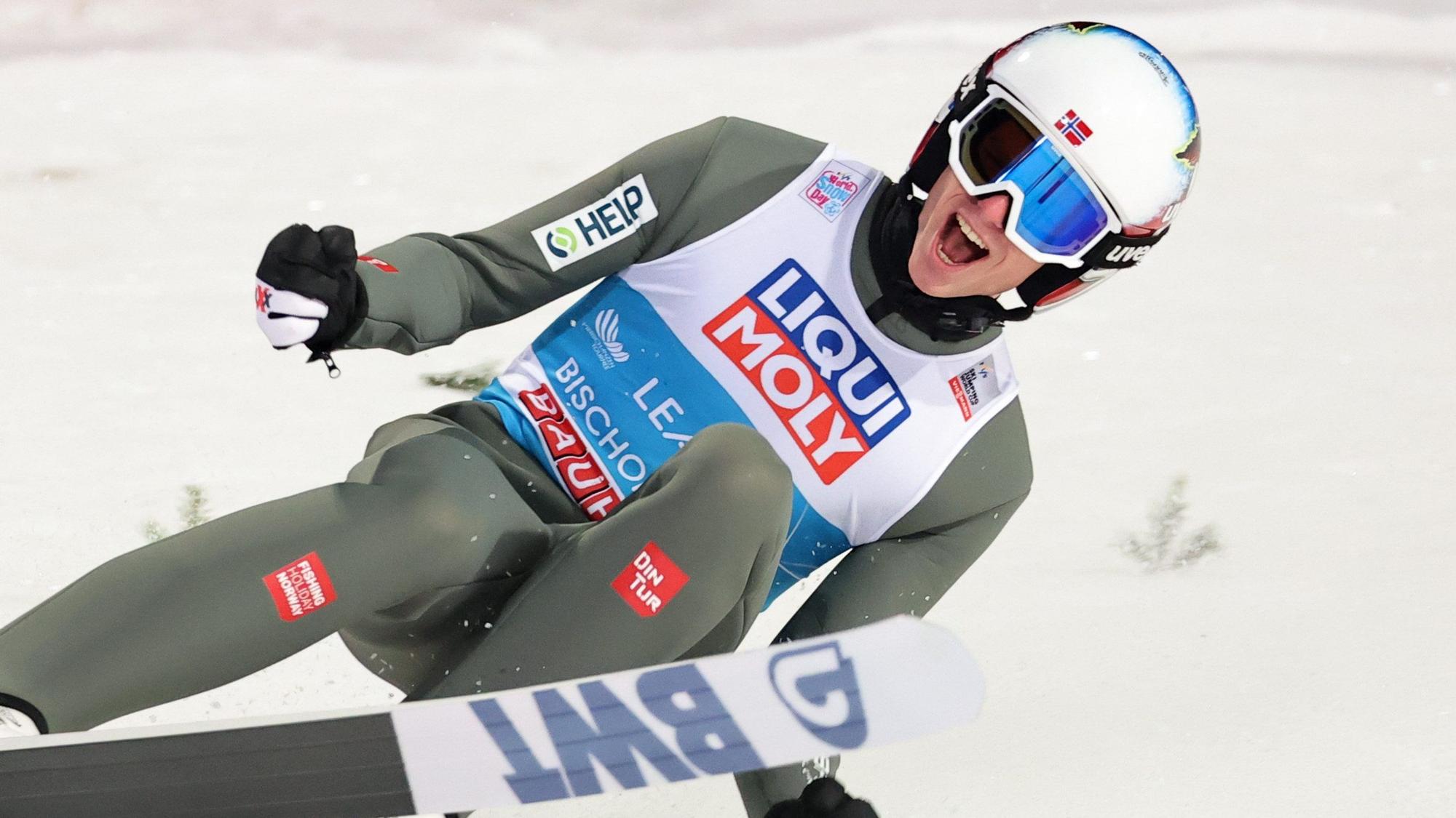 Ski nordisch/Skispringen: Weltcup, Vierschanzentournee, Großschanze, Herren, 2. Durchgang. Halvor Egner Granerud (Norwegen) jubelt nach seinem Sprung über den Tages- und Gesamtsieg.
