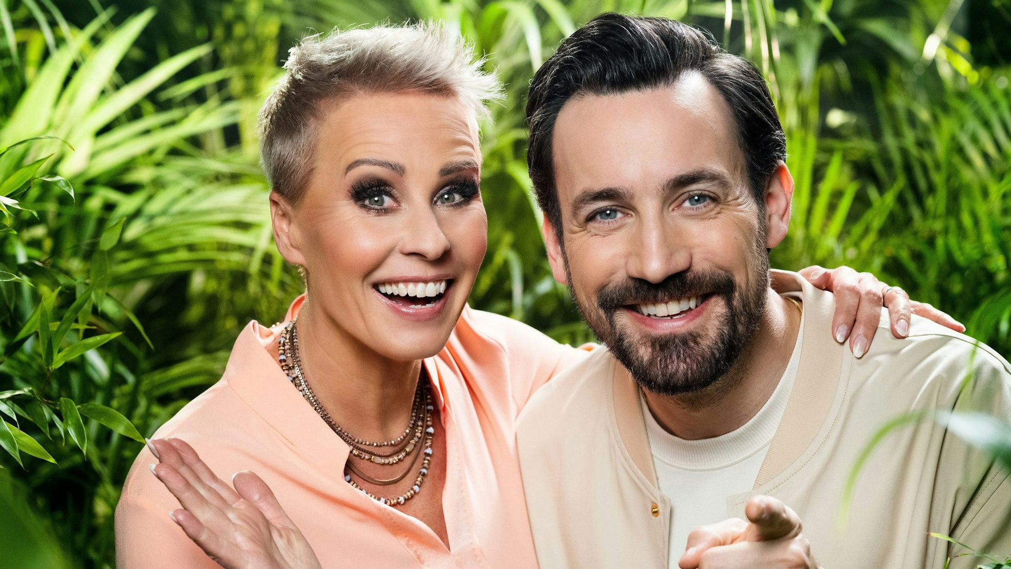 Sonja Zietlow und Jan Köppen lächeln in die Kamera