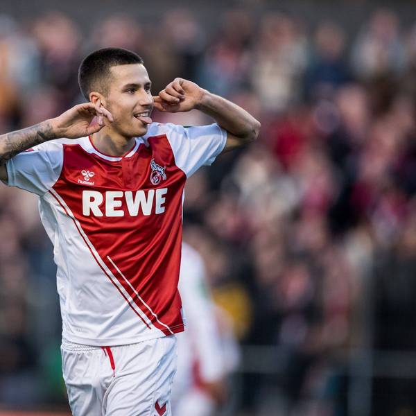 Denis Huseinbasic macht eine Jubelgeste nach einem Tor.