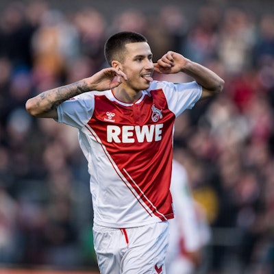 Denis Huseinbasic macht eine Jubelgeste nach einem Tor.