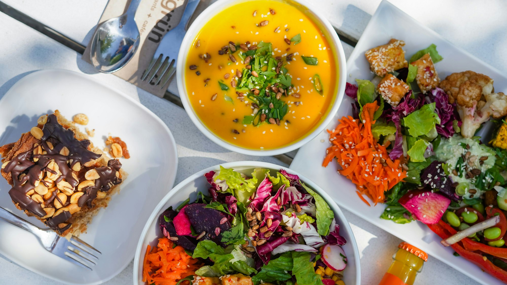 Essensauswahl im veganen Restaurant Sattgrün.