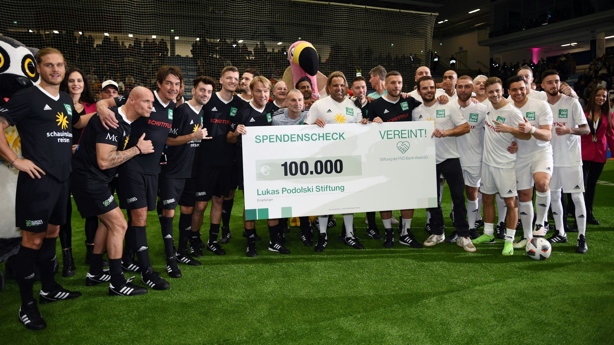 ds Poldi Cup Schwalbe Arena Promispiel Poldi grillt den Hennsler