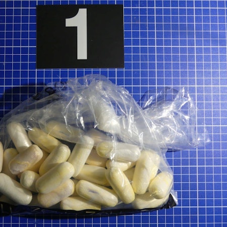 Das Foto zeigt Kokain, das die Polizei bei einer Razzia sichergestellt hatte. Davon hatten die beiden Festgenommenen drei Kilo in ihrem Auto.