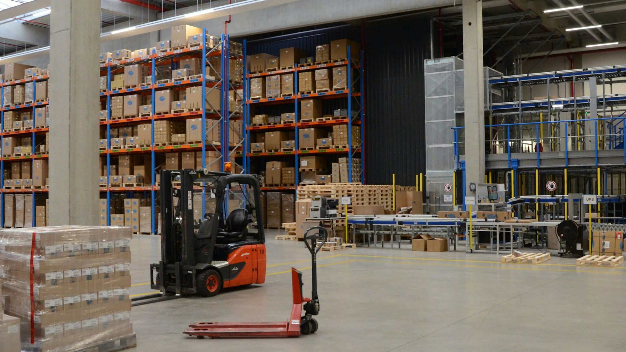 Ein Blick in das automatisierte Lager von Stocko in Hellenthal.