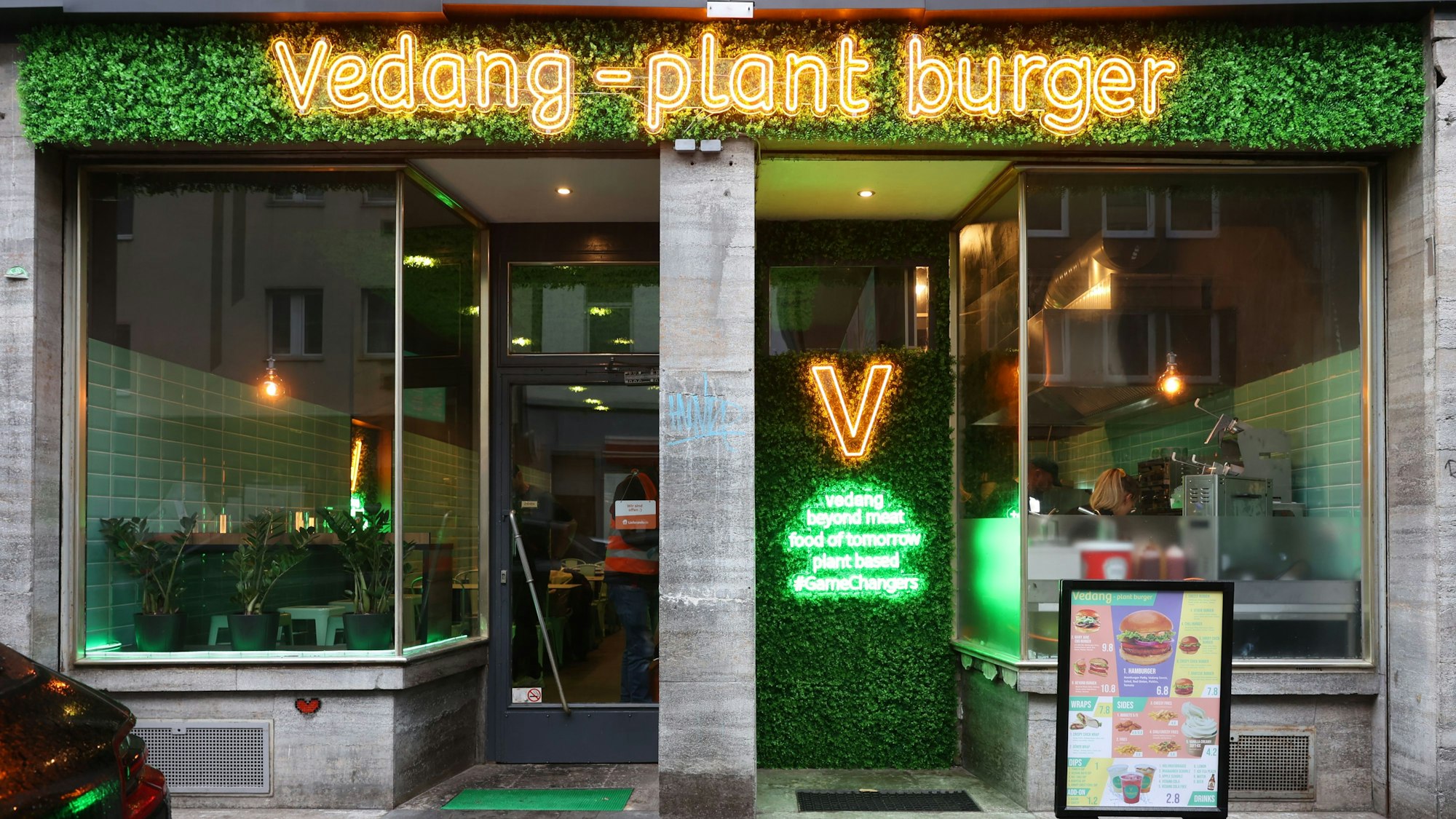 Der Burgerladen Vedang im Belgischen Viertel von Außen.
