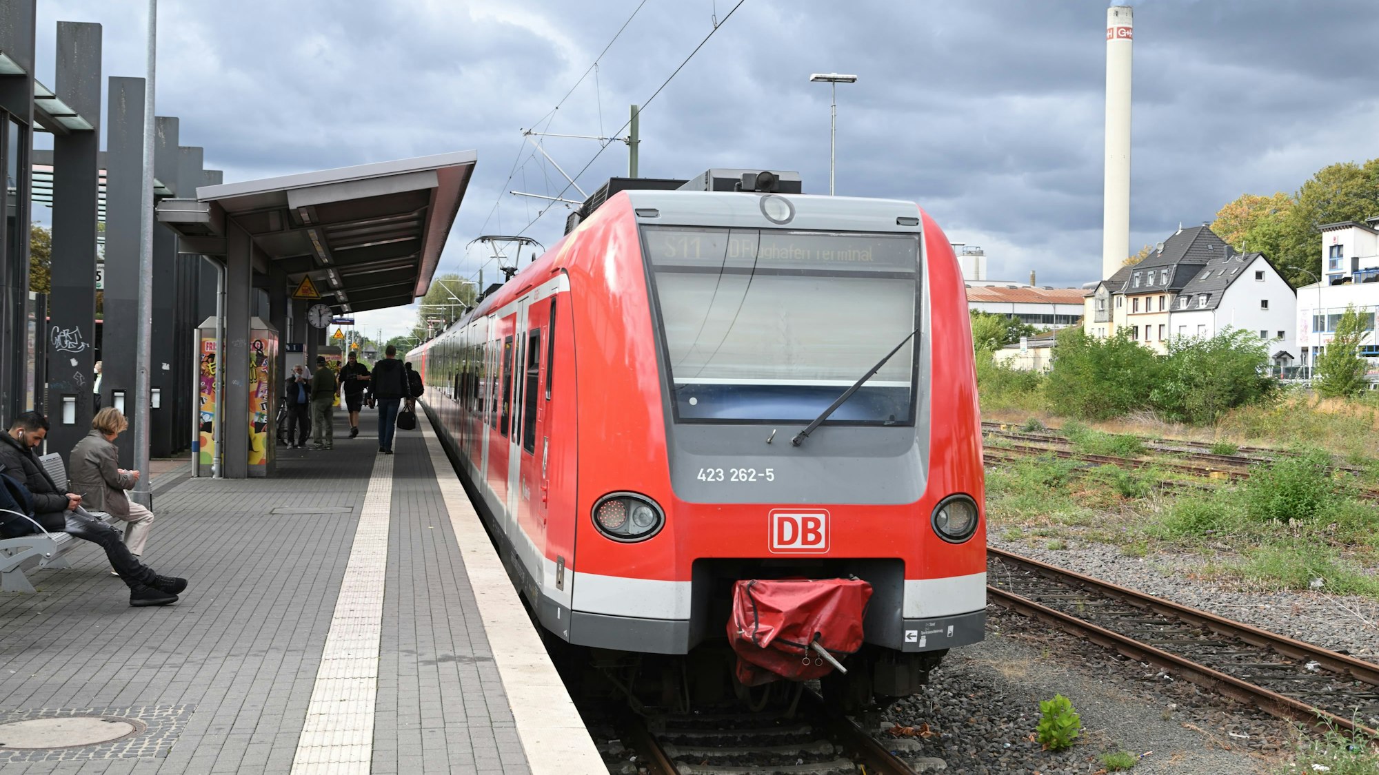 Bergisch Gladbach SBahnGleis ist eine große Herausforderung Kölner