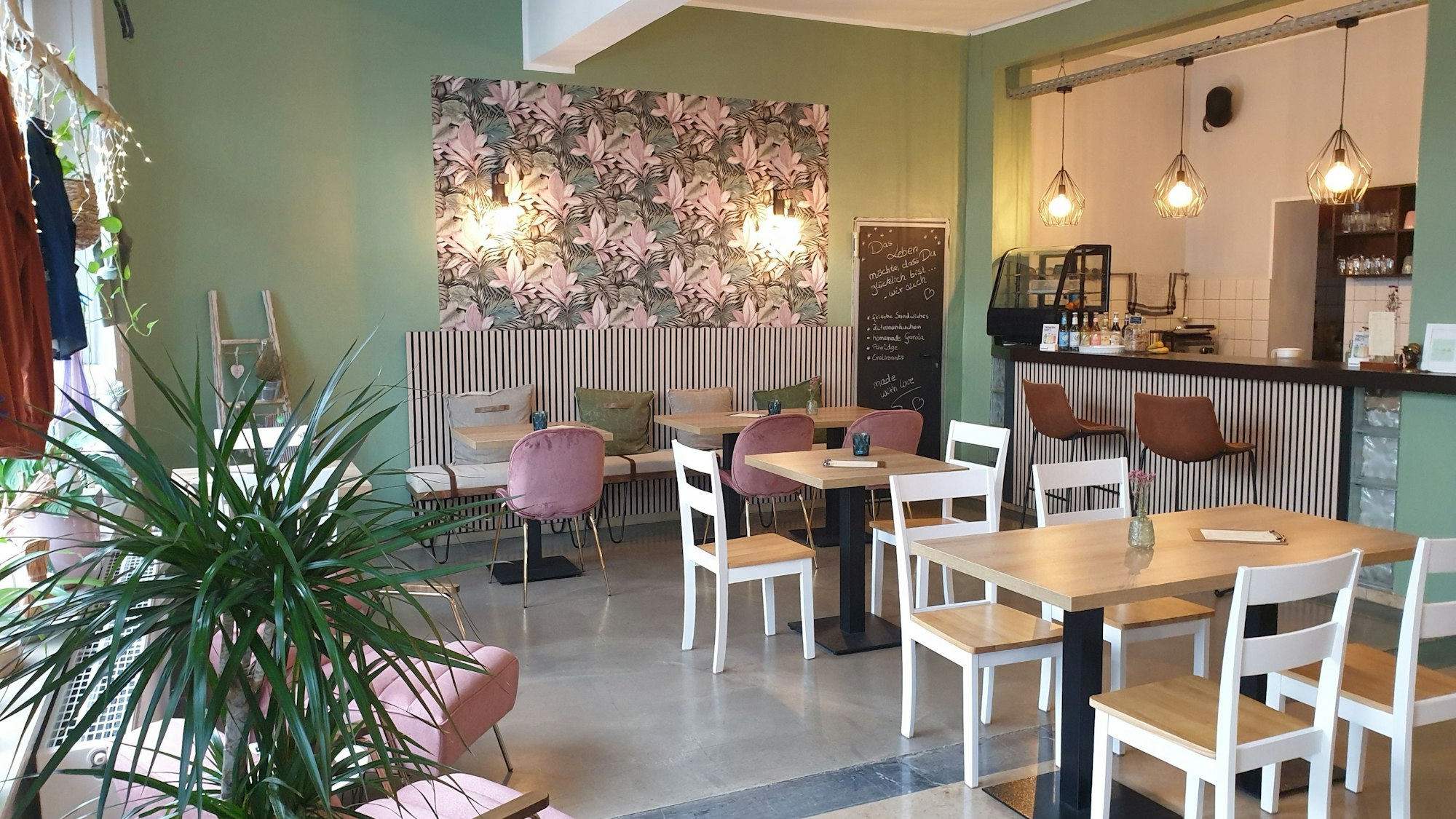 Die Räumlichkeiten des JayJay Yogastudio mit Café und Shop in Köln Ehrenfeld.