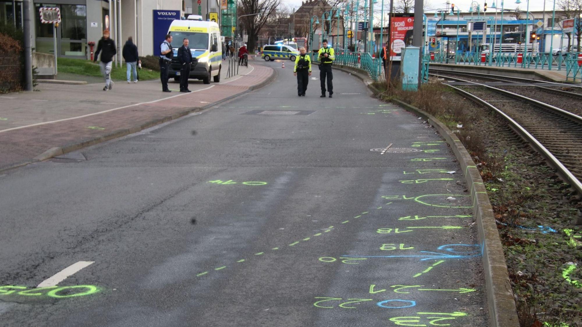Vermessungen an der Unfallstelle in Köln-Deutz