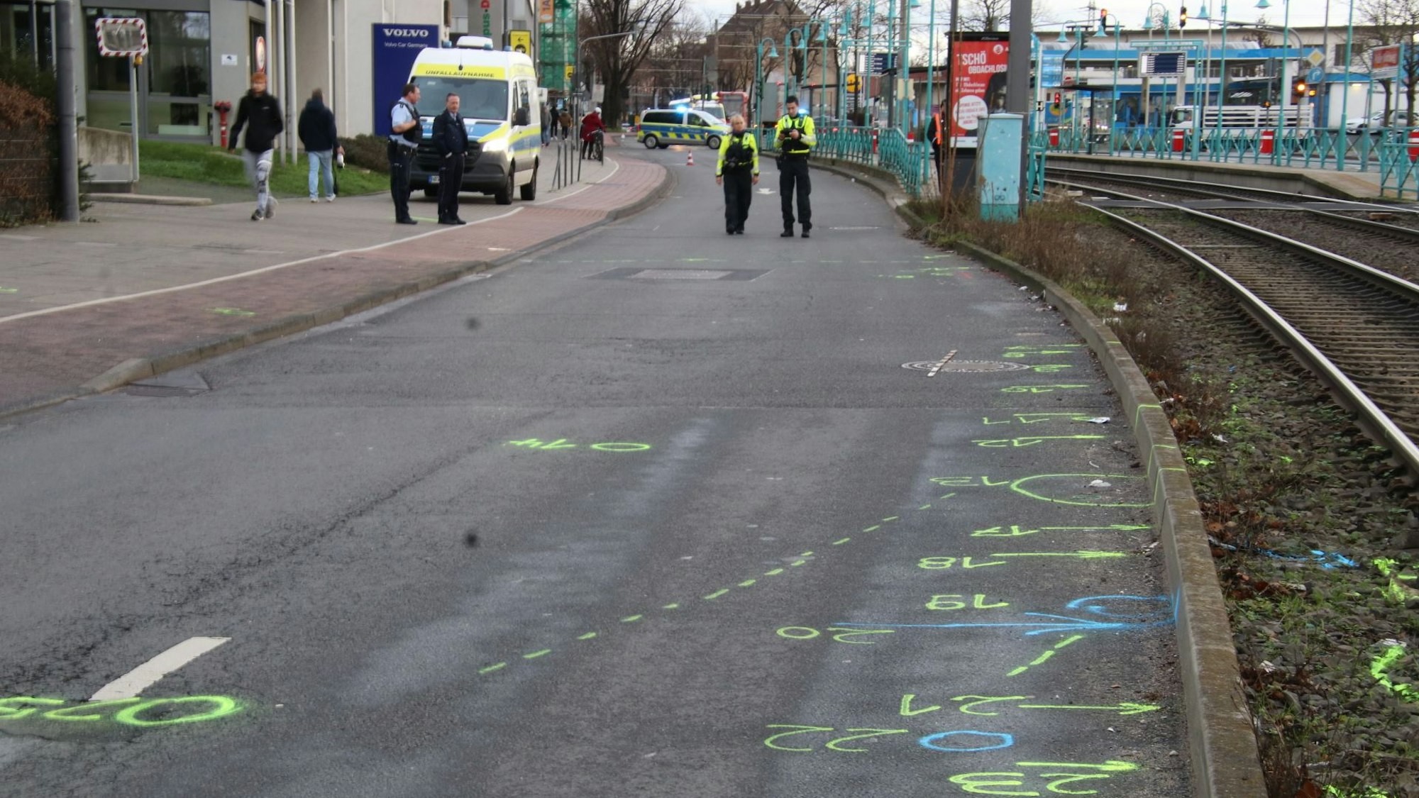 Vermessungen an der Unfallstelle in Köln-Deutz