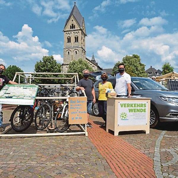 Klimafreunde Rhein Berg Aktionstag auf dem Konrad Adenauer Platz.