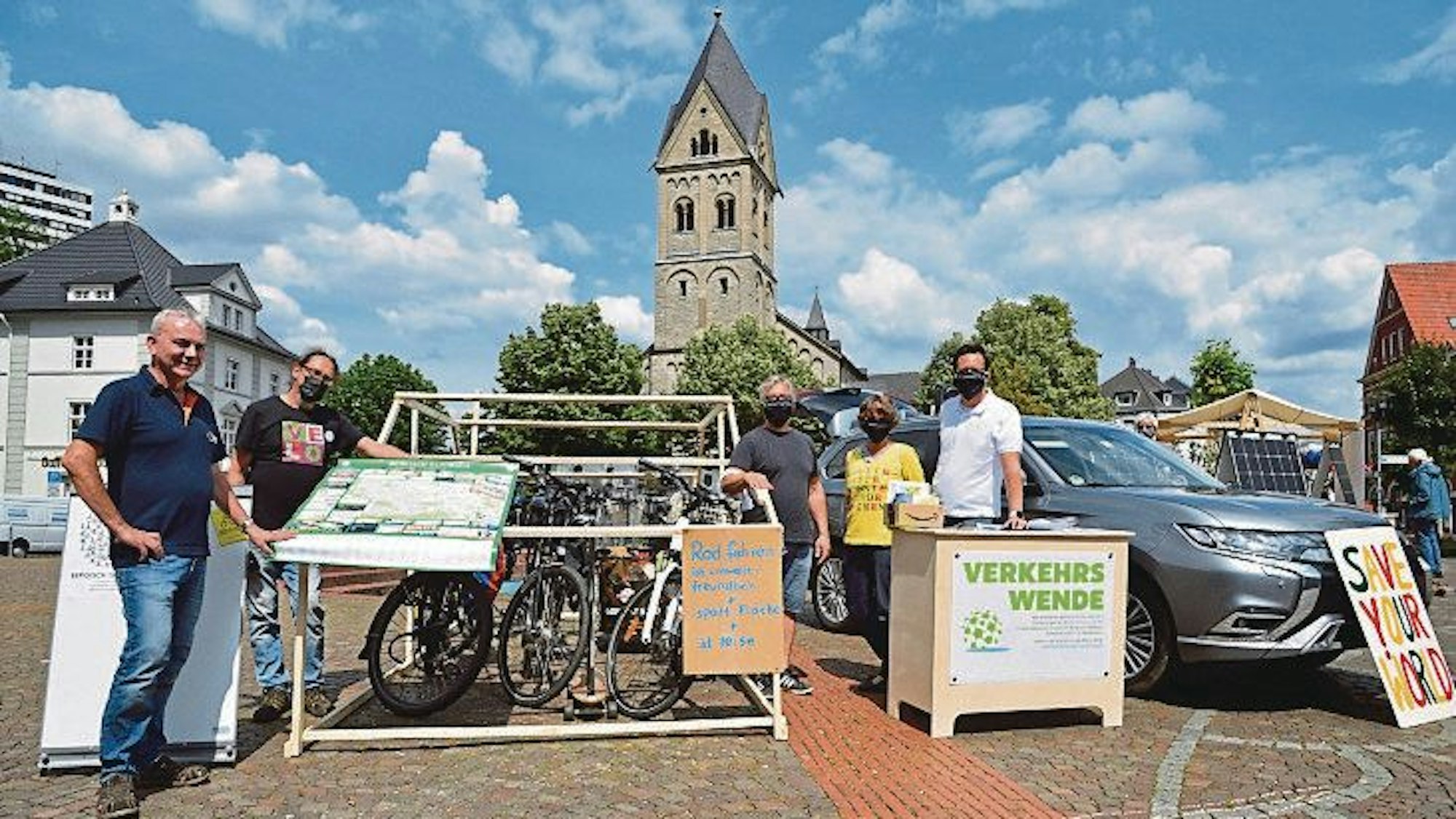 Klimafreunde Rhein Berg Aktionstag auf dem Konrad Adenauer Platz.