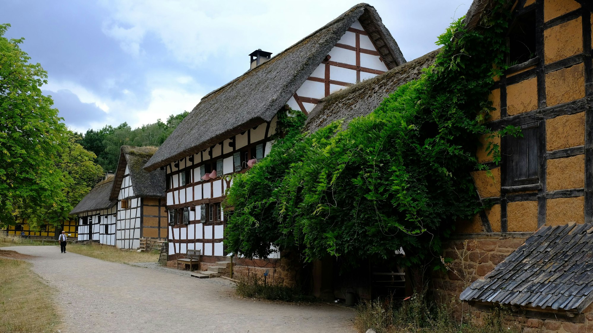 Fachwerkhäuser der Baugruppe Eifel im LVR Freilichtmuseum in Kommern.