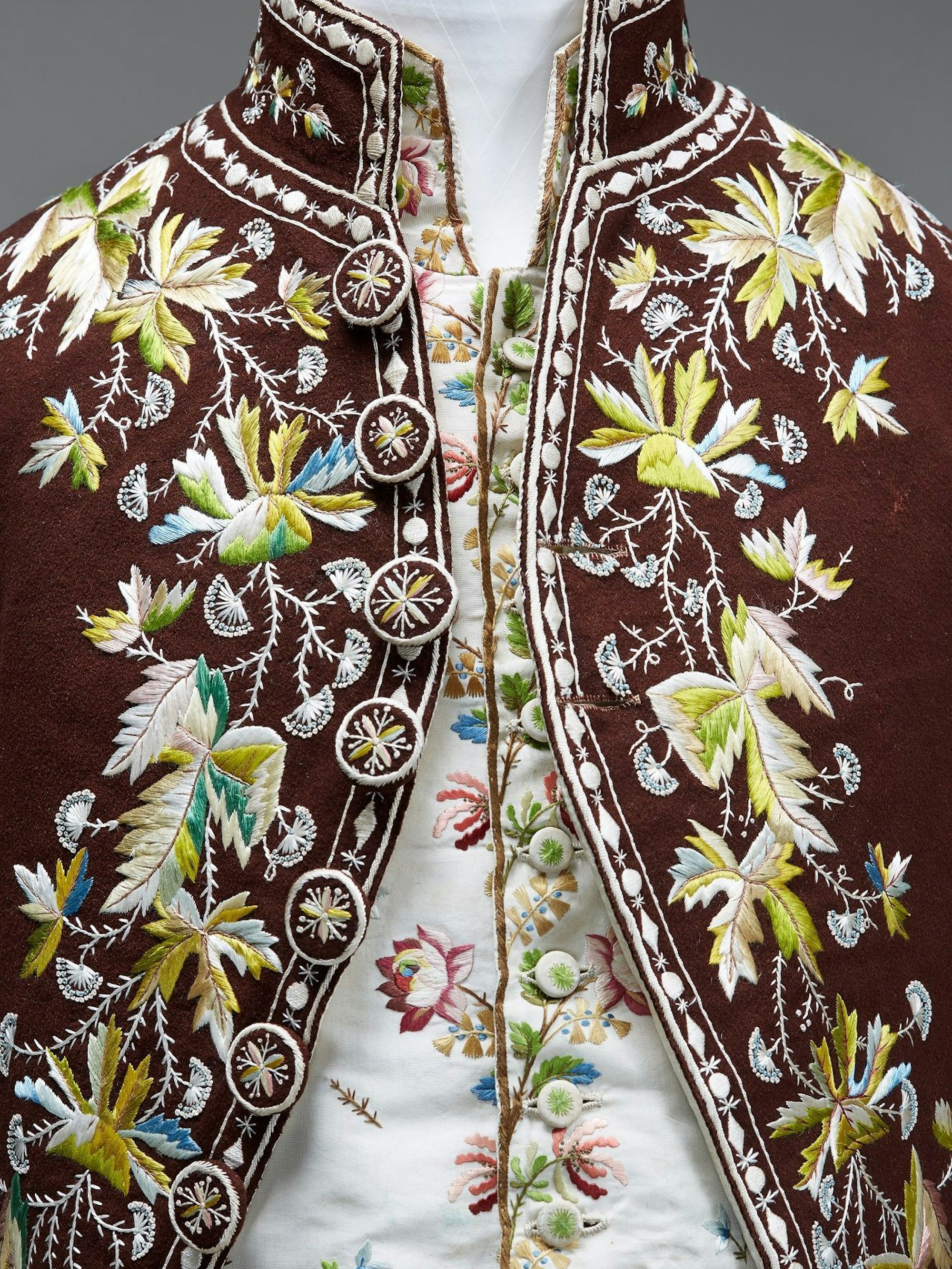 Ein Höfischer Herrenanzug (Habit de Cour) mit Disteln aus dem Frankreich der Jahre 1804/14