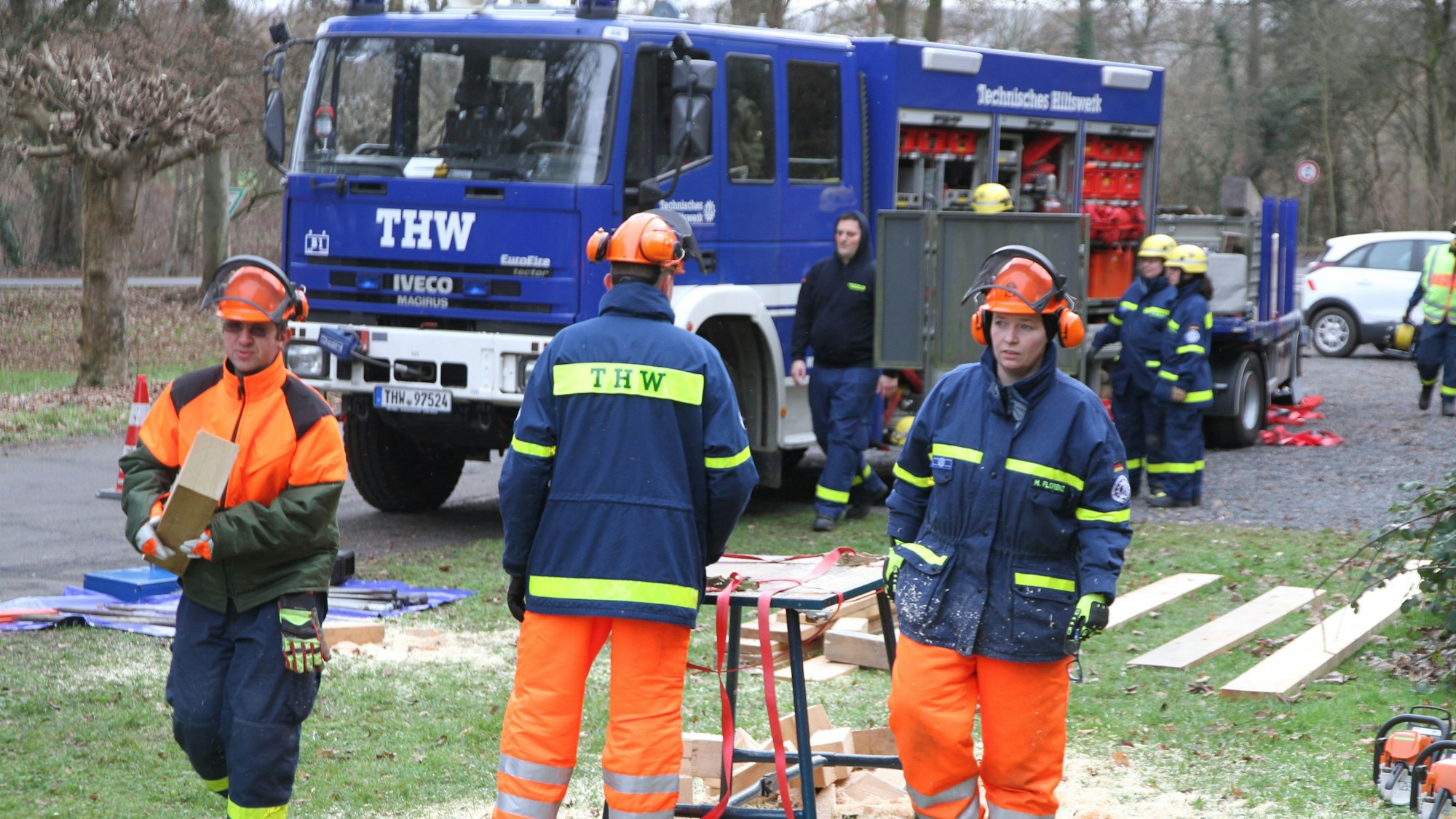 Kräfte des Technischen Hilfswerks im Einsatz in Siegburg