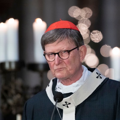 Kardinal Rainer Maria Woelki leitet das Pontifikalrequiem für den verstorbenen Papst Benedikt XVI. im Dom.