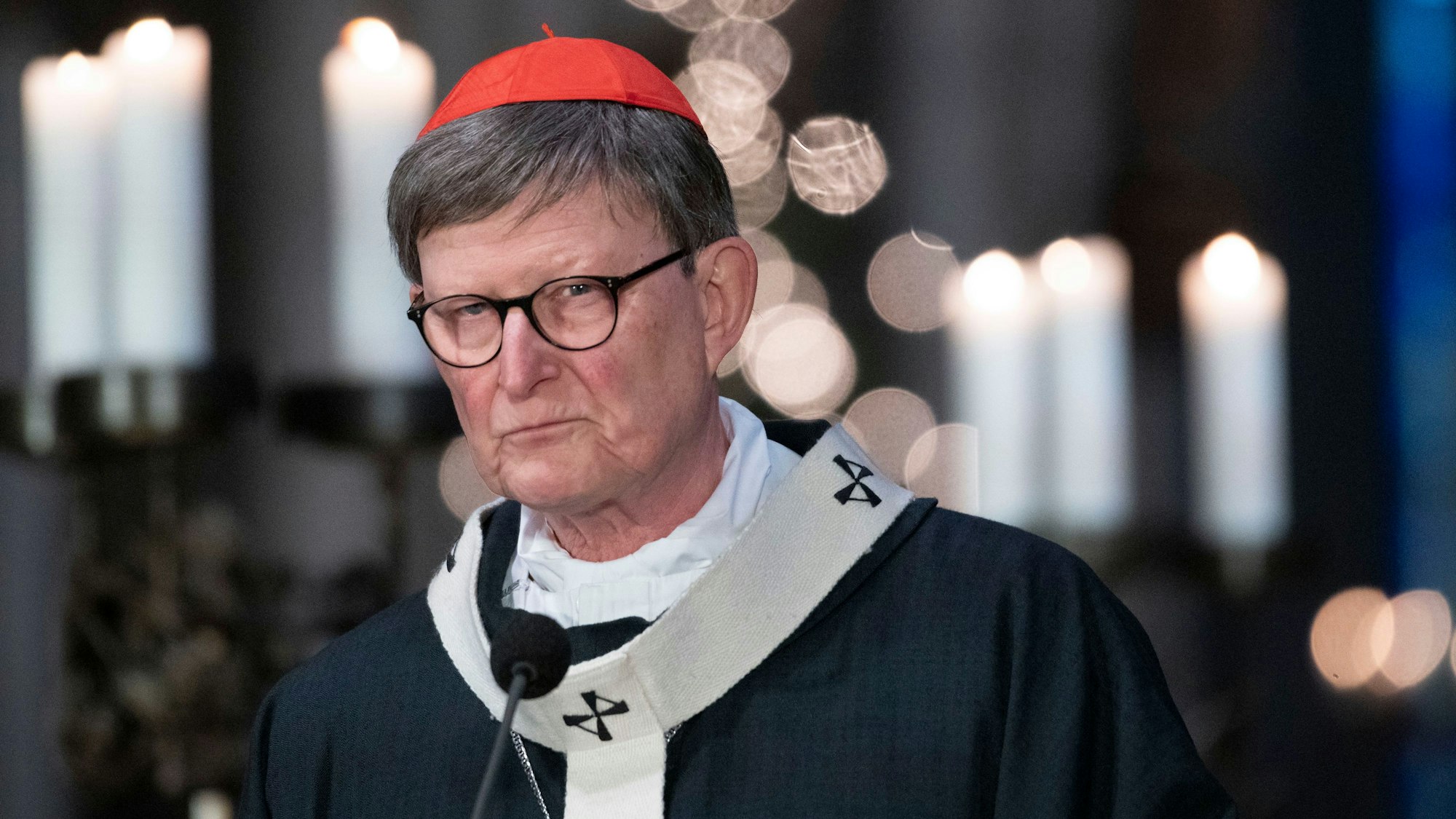 Kardinal Rainer Maria Woelki leitet das Pontifikalrequiem für den verstorbenen Papst Benedikt XVI. im Dom.