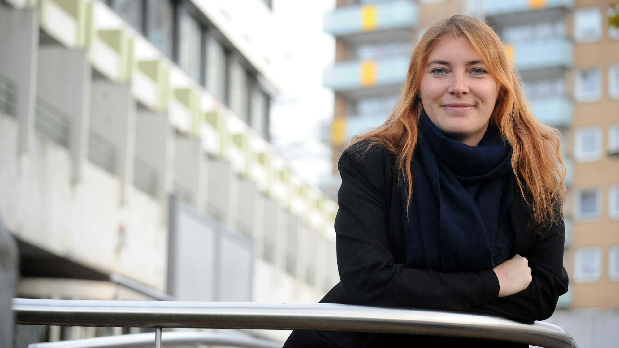 Myrjam Passing, Wirtschaftsförderin Leichlingen, steht vor dem Rathaus.