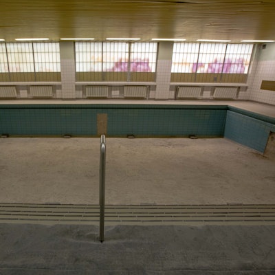 Das marode Lehrschwimmbecken an der Gemeinschaftsgrundschule Hohe Straße in Ensen.