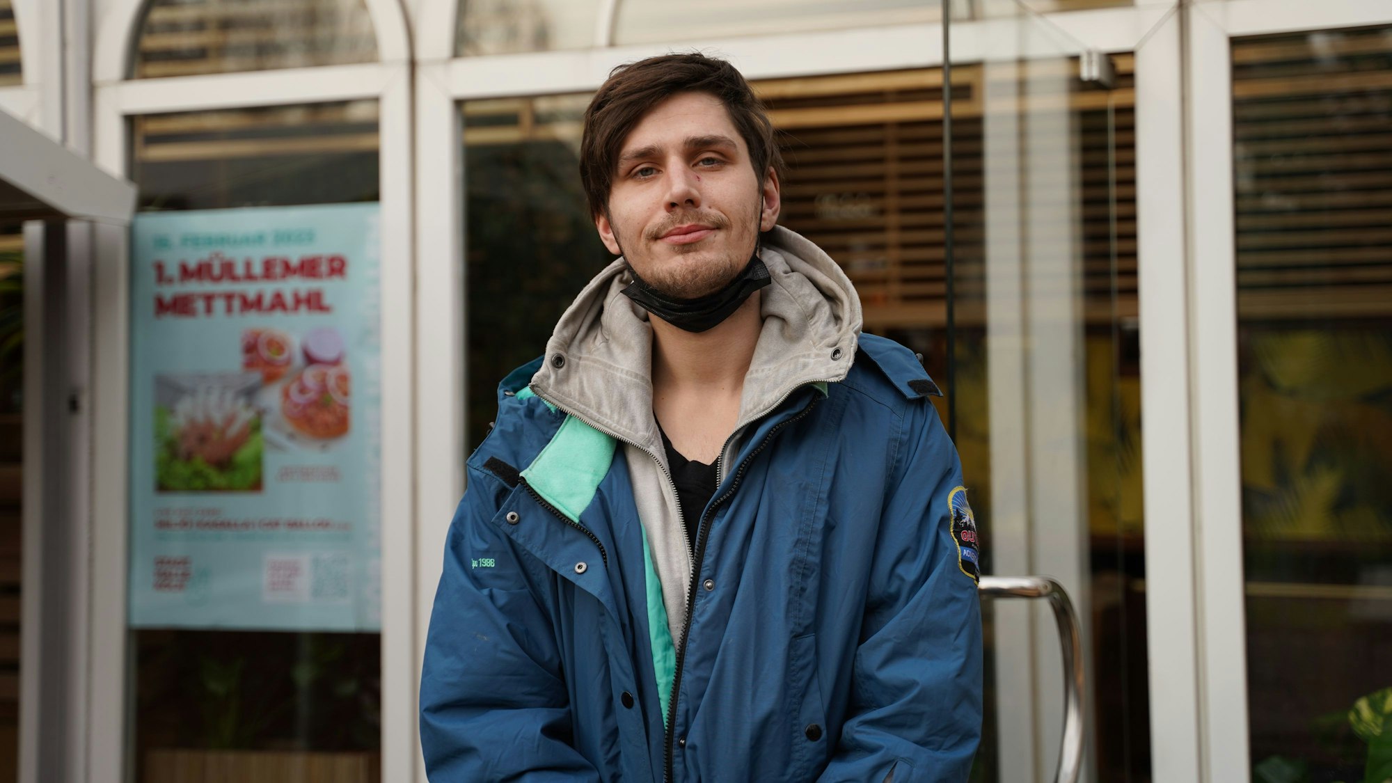 Der 30-jährige Eric posiert für das Foto.