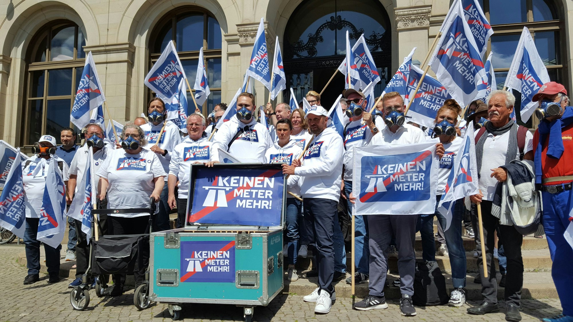 Protestaktion aus Leverkusen, "Keinen Meter mehr", in Berlin, am 10.06.2022, vor dem Bundesverkehrsministerium
