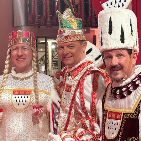 Das aktuelle Kölner Dreigestirn: Jungfrau Agrippina, Andre Fahnenbruck, Prinz Boris I., Boris Müller, Bauer Marco Schneefeld (v.l.)