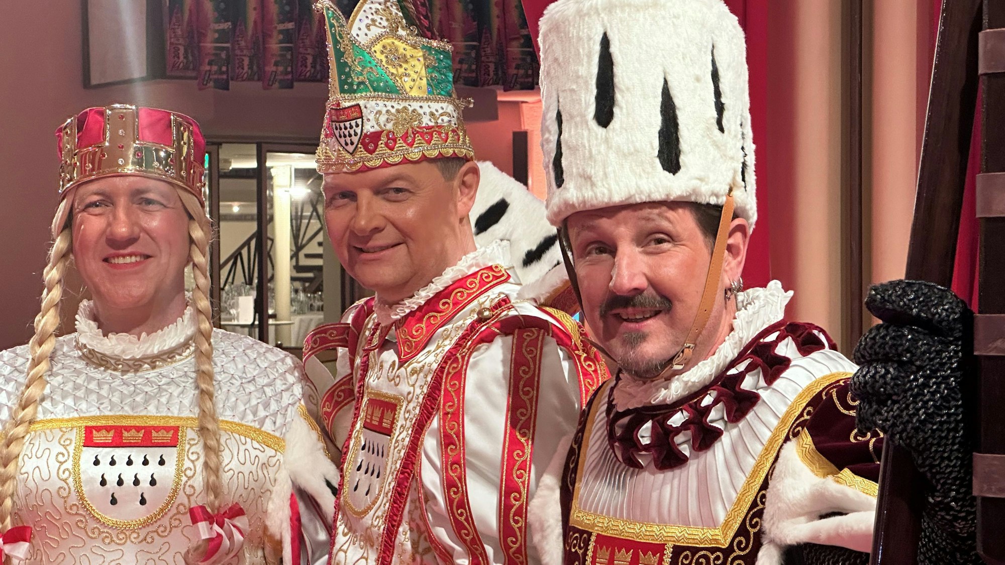 Das aktuelle Kölner Dreigestirn: Jungfrau Agrippina, Andre Fahnenbruck, Prinz Boris I., Boris Müller, Bauer Marco Schneefeld (v.l.)