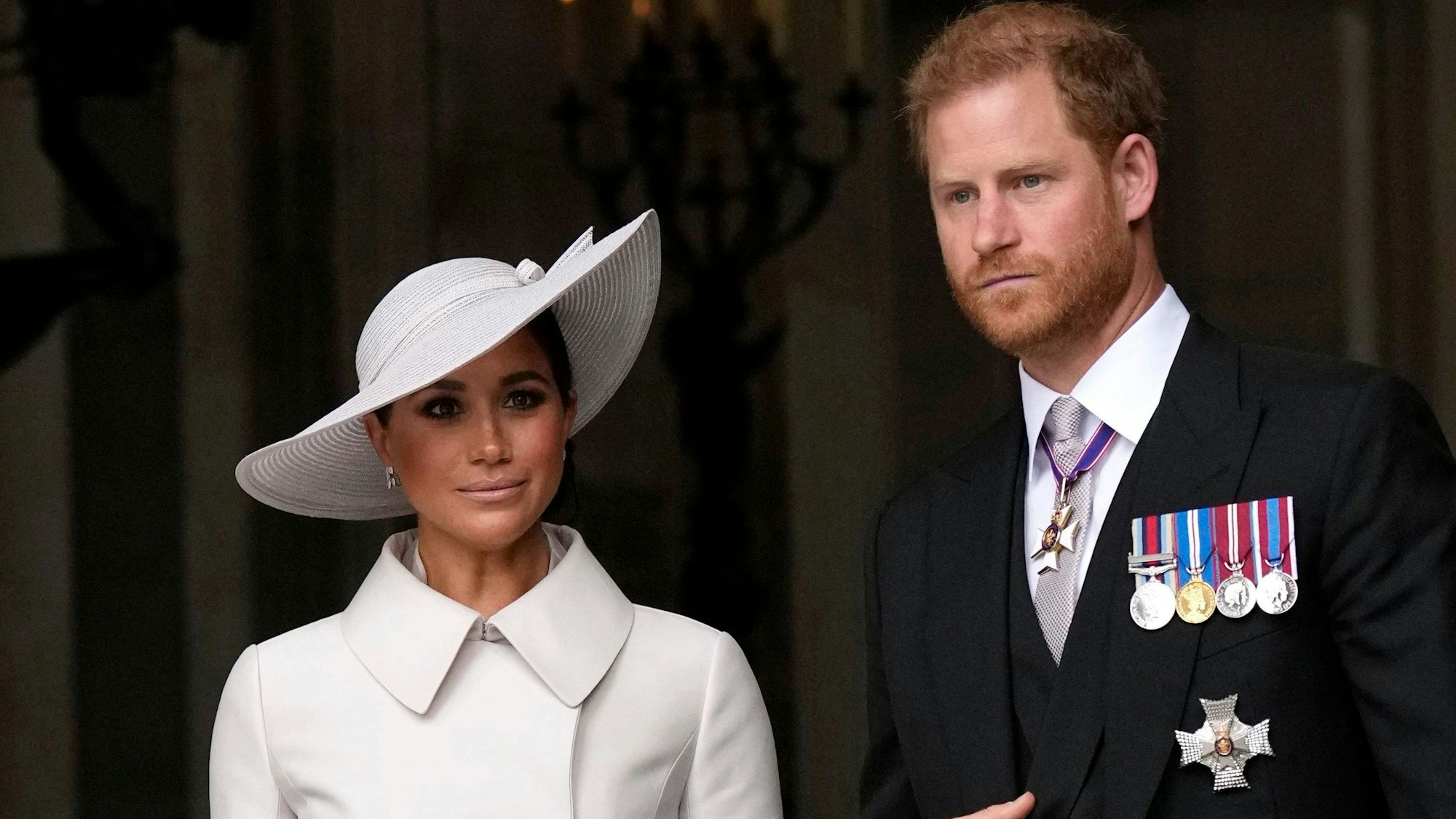 Der britische Prinz Harry, Herzog von Sussex, und seine Frau Meghan, Herzogin von Sussex, verlassen nach einem Gottesdienst die Saint Paul's Cathedral. (Archivbild)