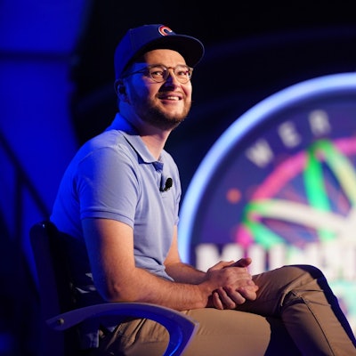Emanuel Sawalt sitzt im RTL-Studio in Köln.