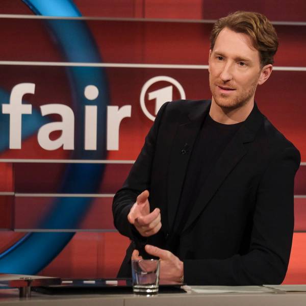 Louis Klamroth am Set von „hart aber fair“