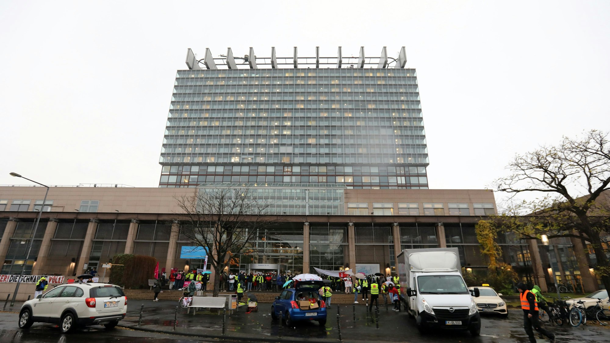 Das Bettenhaus der Uniklinik Köln.