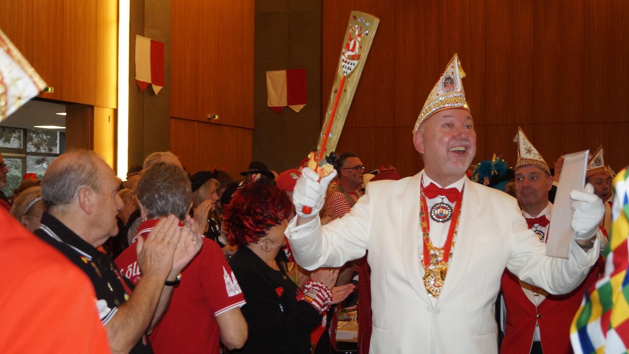 Sitzungspräsident Eddy Wildenburg bei der Gala- und Kostümsitzung in der Erfthalle