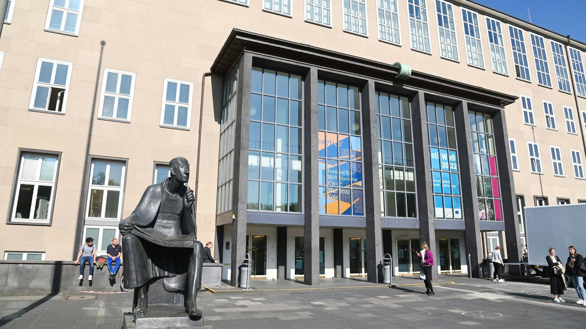 Außenaufnahme der Universität Köln