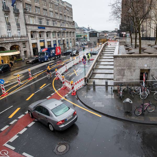 Das Bild zeigt die Trankgasse am Kölner Dom.
