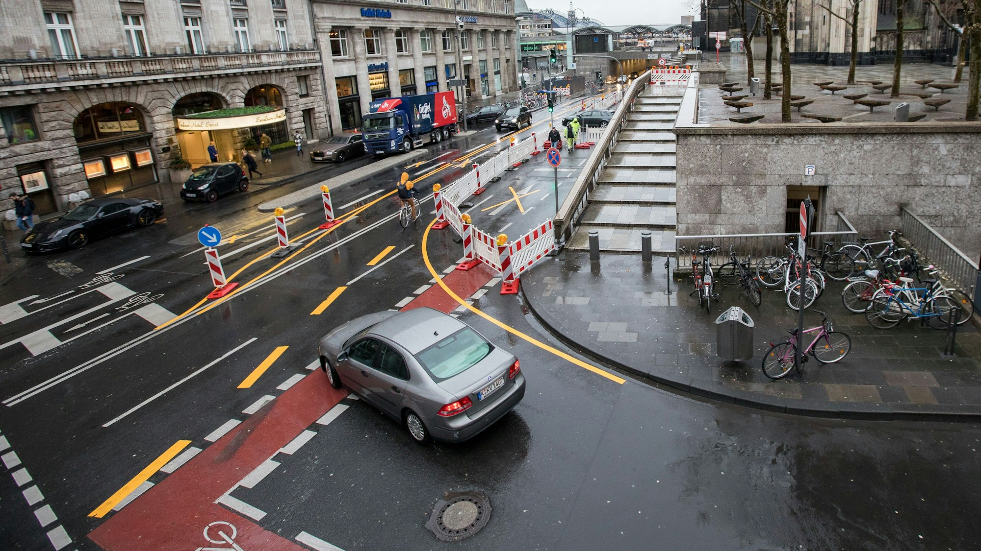 Das Bild zeigt die Trankgasse am Kölner Dom.