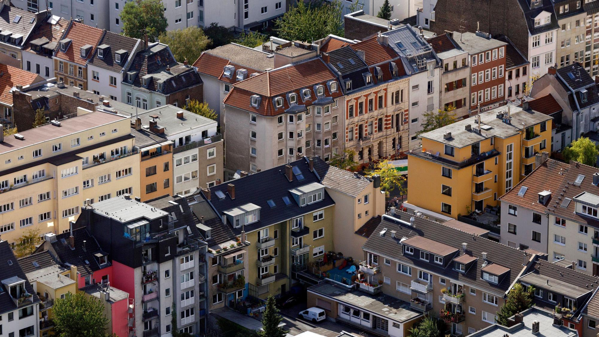 Häuser in Köln Ehrenfeld gesehen vom Colonius aus.