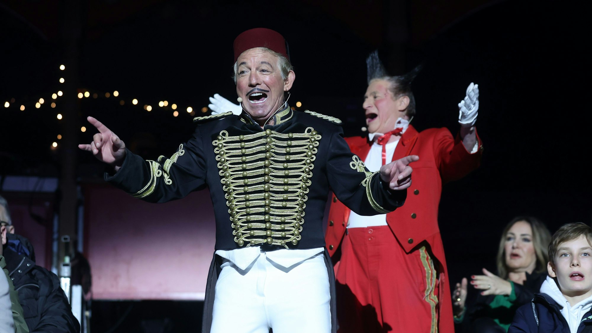 Zwei Clowns beim Aufritt