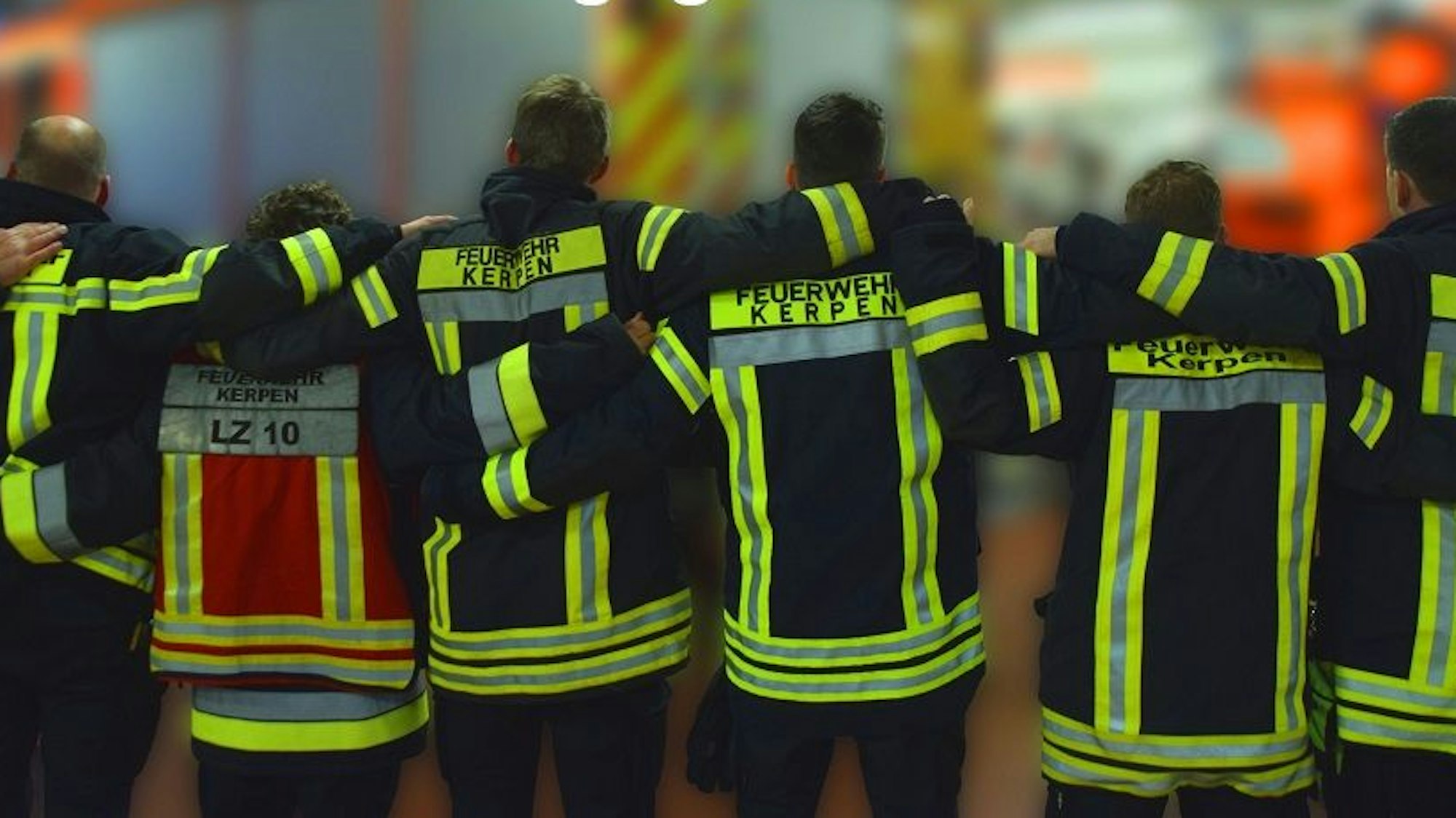 Auf dem Foto sind Feuerwehrleute aus Kerpen zu sehen.