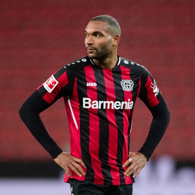 08.01.2022, Nordrhein-Westfalen, Leverkusen: Fußball: Bundesliga, Bayer Leverkusen - 1. FC Union Berlin, 18. Spieltag, BayArena. Leverkusens Jonathan Tah reagiert während der Partie. Foto: Marius Becker/dpa - WICHTIGER HINWEIS: Gemäß den Vorgaben der DFL Deutsche Fußball Liga bzw. des DFB Deutscher Fußball-Bund ist es untersagt, in dem Stadion und/oder vom Spiel angefertigte Fotoaufnahmen in Form von Sequenzbildern und/oder videoähnlichen Fotostrecken zu verwerten bzw. verwerten zu lassen. +++ dpa-Bildfunk +++
