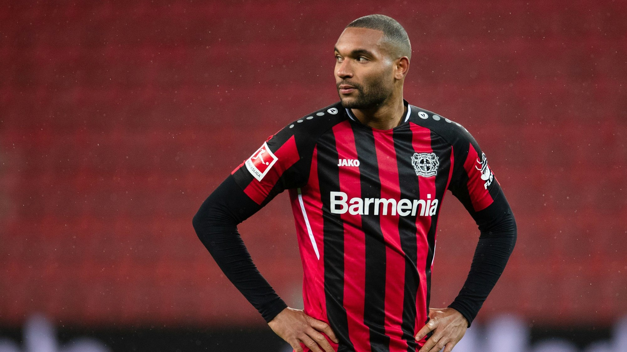 08.01.2022, Nordrhein-Westfalen, Leverkusen: Fußball: Bundesliga, Bayer Leverkusen - 1. FC Union Berlin, 18. Spieltag, BayArena. Leverkusens Jonathan Tah reagiert während der Partie. Foto: Marius Becker/dpa - WICHTIGER HINWEIS: Gemäß den Vorgaben der DFL Deutsche Fußball Liga bzw. des DFB Deutscher Fußball-Bund ist es untersagt, in dem Stadion und/oder vom Spiel angefertigte Fotoaufnahmen in Form von Sequenzbildern und/oder videoähnlichen Fotostrecken zu verwerten bzw. verwerten zu lassen. +++ dpa-Bildfunk +++