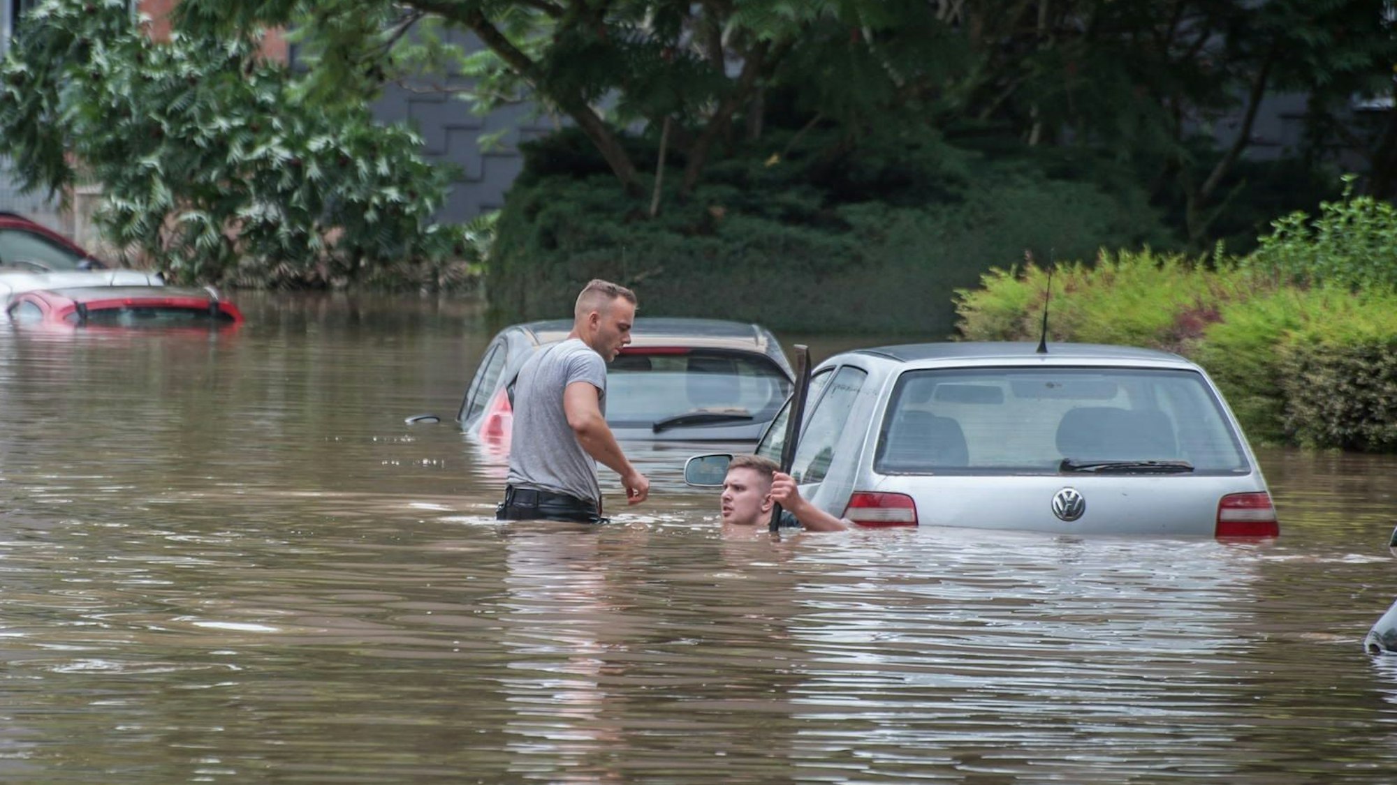 Opladen: Tag zwei der Katastrophe. Rund um Berliner Platz, Schöllerstraße.