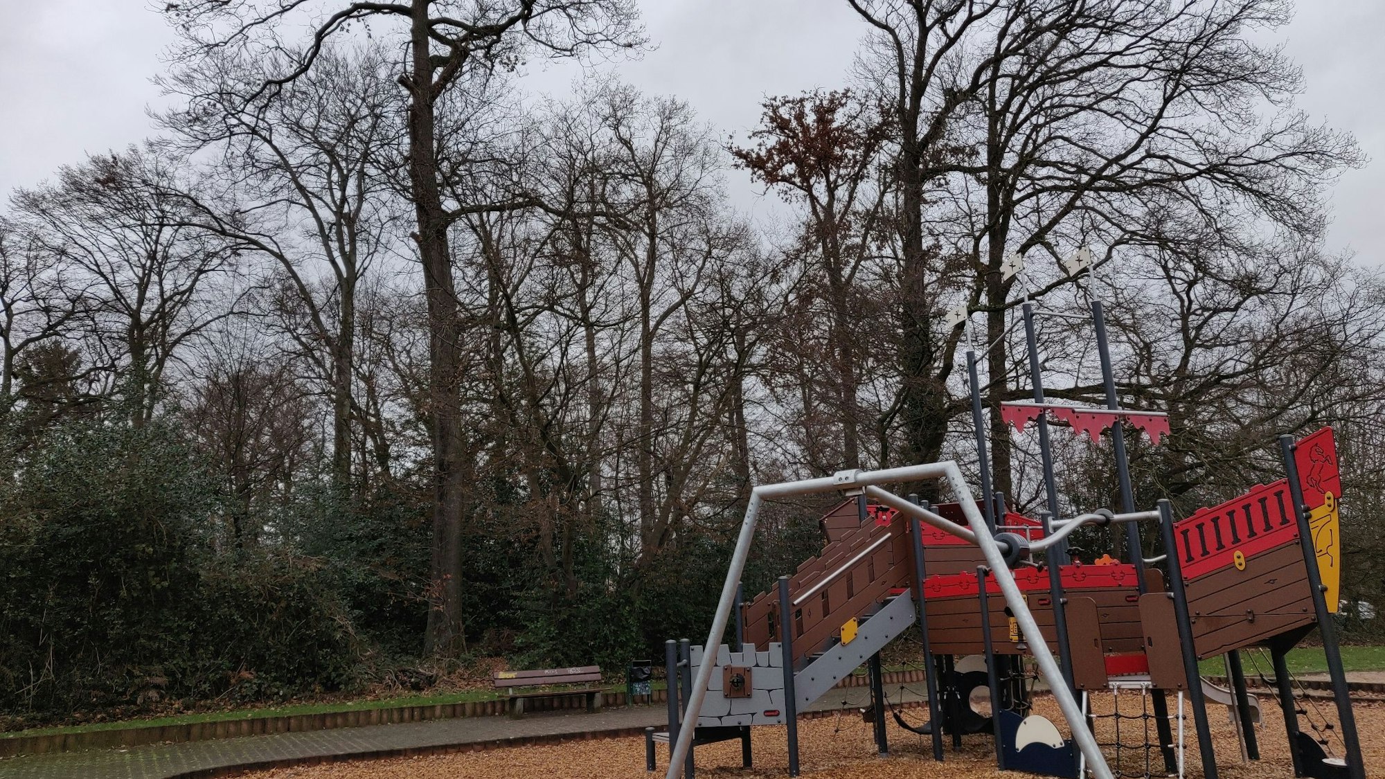 Das Wäldchen am Piratenspielpatz in Förstchen.