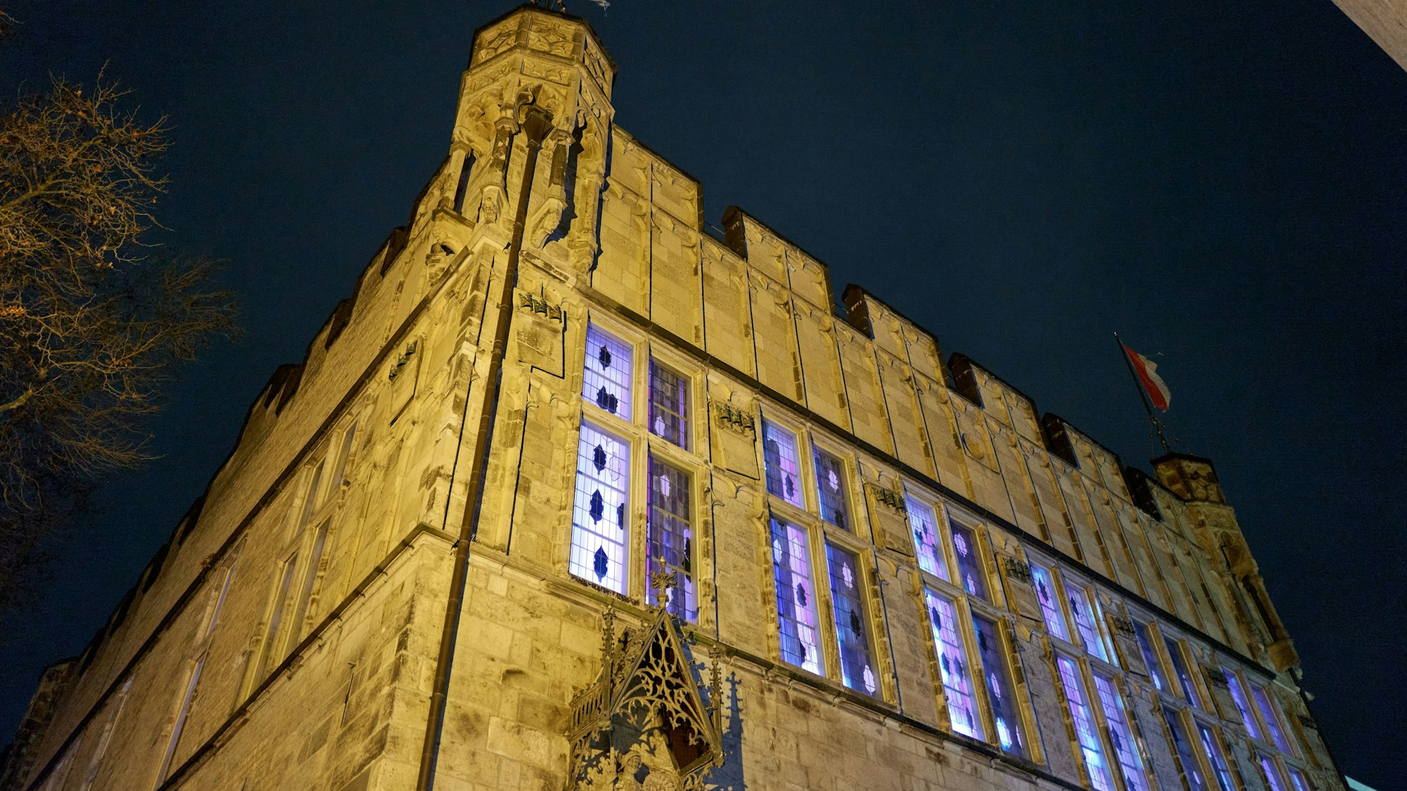 Der geschmückte Gürzenich von außen