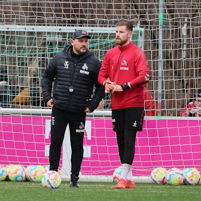 1. FC Köln, Training, von links: Steffen Baumgart, Timo Horn (1. FC Köln), 06.01.2023, Bild: Herbert Bucco