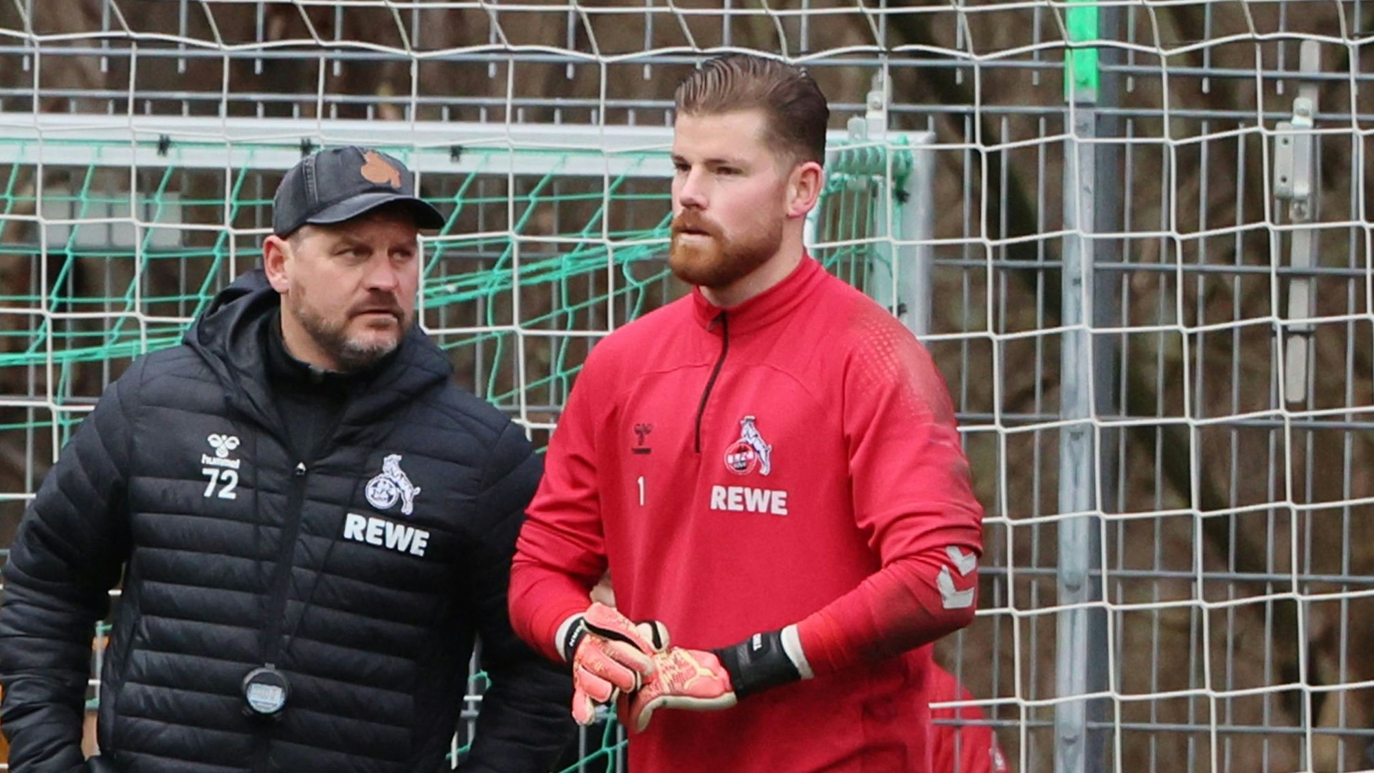 1. FC Köln, Training, von links: Steffen Baumgart, Timo Horn (1. FC Köln), 06.01.2023, Bild: Herbert Bucco
