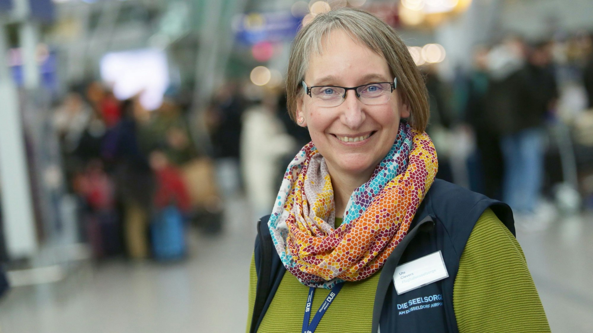 Flughafenseelsorgerin Ute Clevers im Terminal A des Düsseldorfer Flughafens
